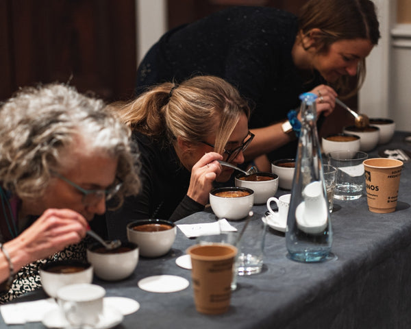 https://cdn.shopify.com/s/files/1/0273/0429/6535/files/group-analysing-slurping-coffee-coffee-tasting-event_600x600.jpg?v=1643121486